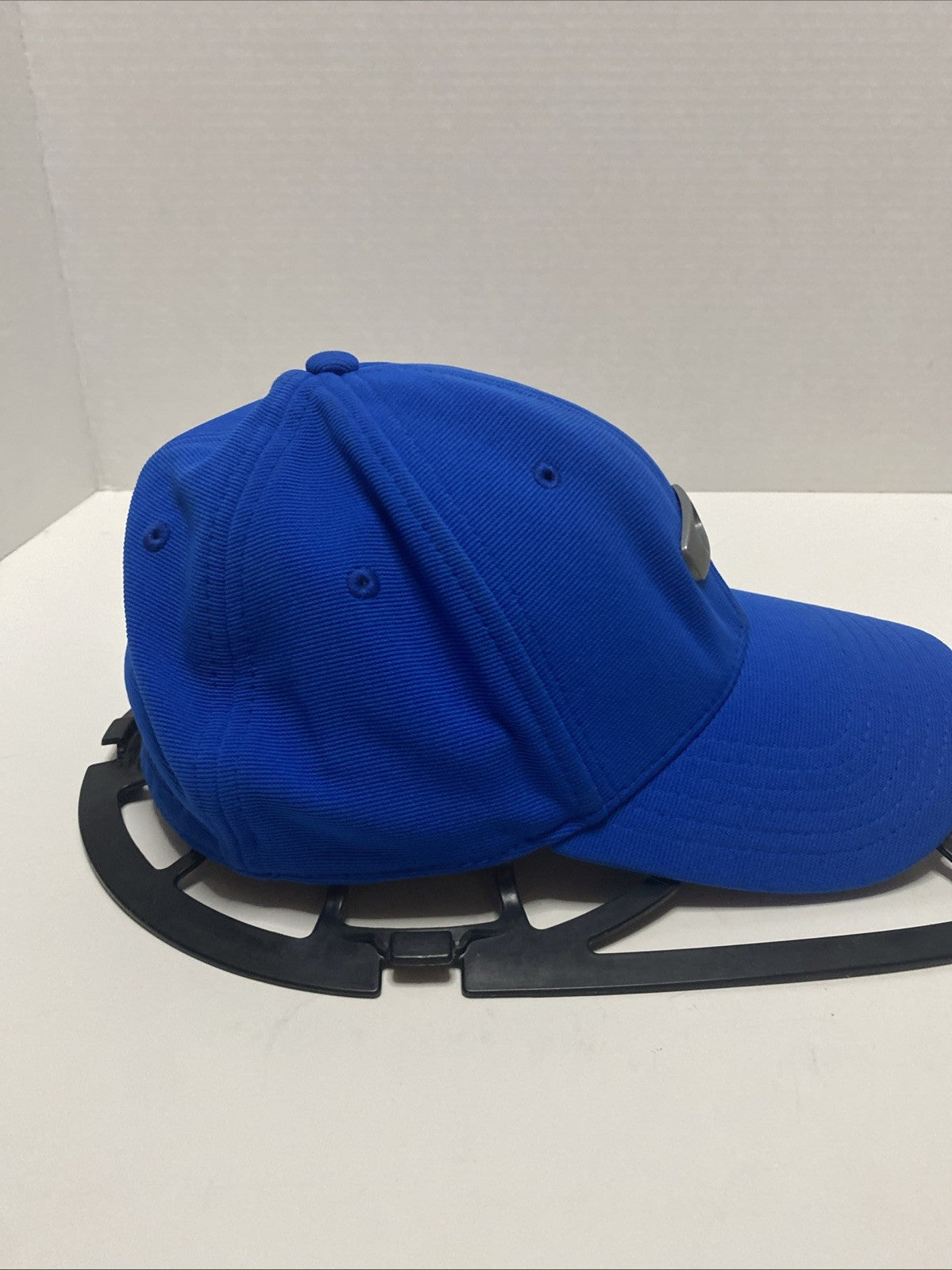 VINTAGE Oakley Hat Cap. Flex S/M Blue White Hydrolix Metal Logo.