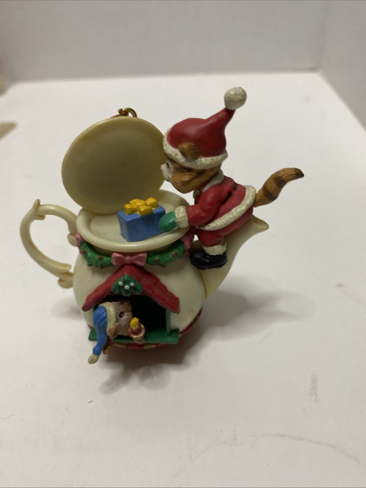 Vintage Lustre Fame Santa Cat & Mouse In a Teapot Christmas Ornament 1995 2.5”