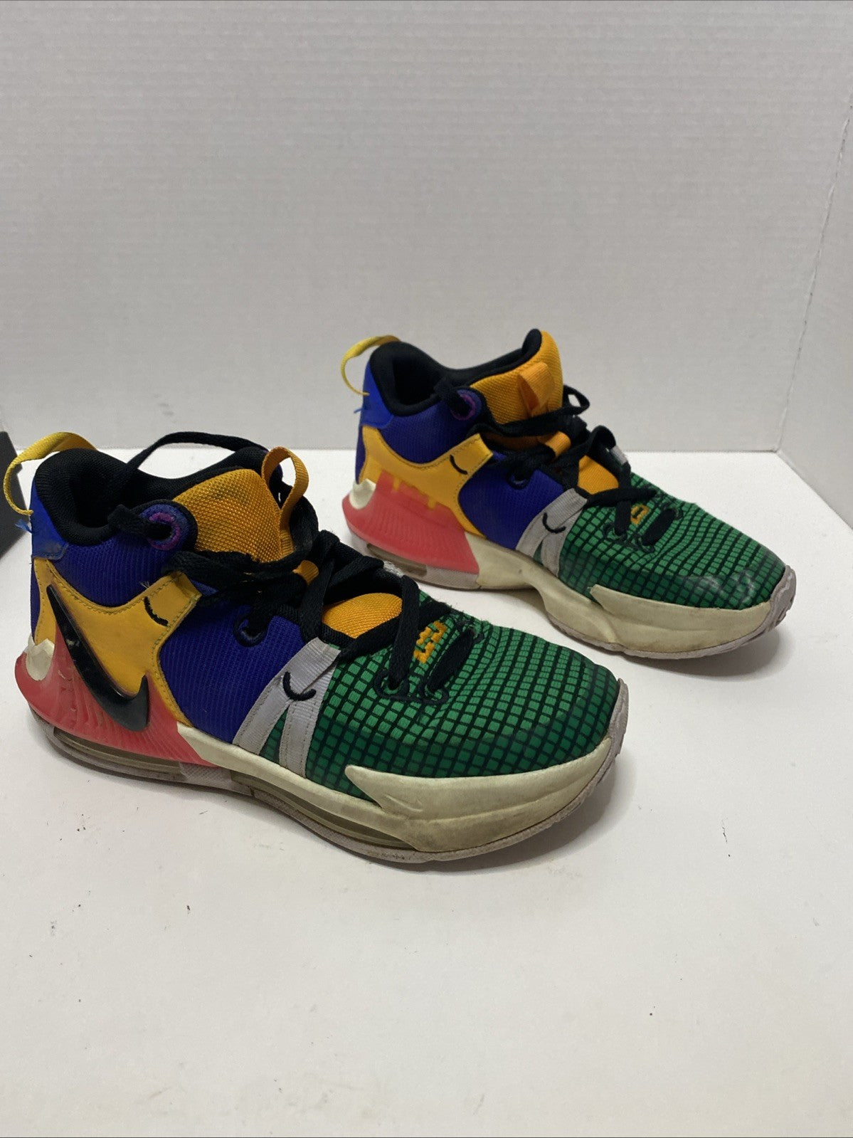 Nike Basketball Shoes Colorful Design Athletic Sneakers Kids 4.5 Y