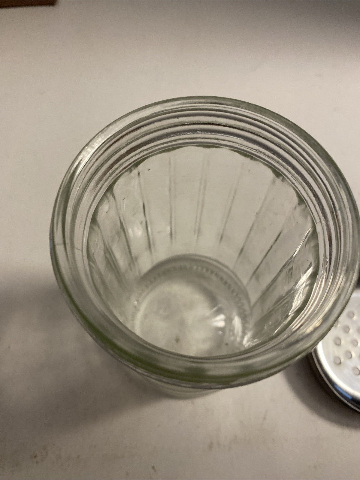 Glass Cheese Shaker - w/Secure Metal Lid, Spice Jar, Bars, Restaurants, Pizzeria