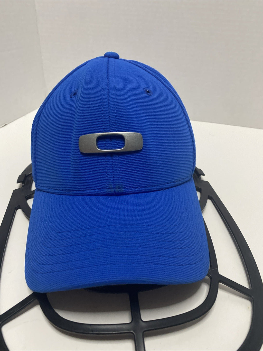 VINTAGE Oakley Hat Cap. Flex S/M Blue White Hydrolix Metal Logo.