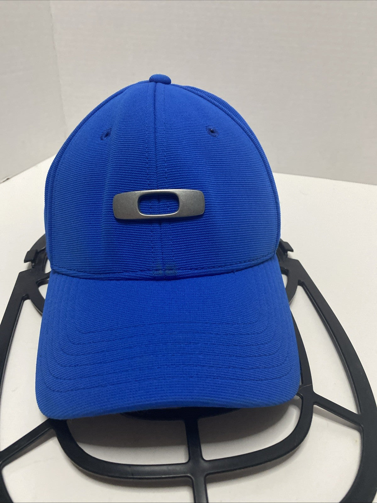 VINTAGE Oakley Hat Cap. Flex S/M Blue White Hydrolix Metal Logo.