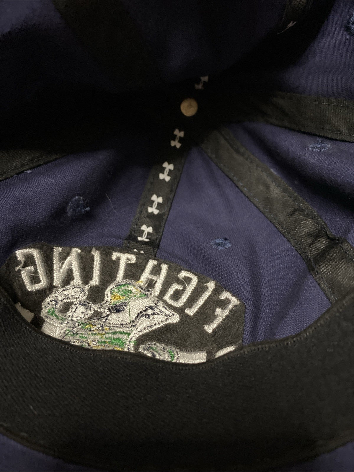 UNDER ARMOUR NOTRE DAME FIGHTING IRISH ADJUSTIBLE BASEBALL HAT/CAP,