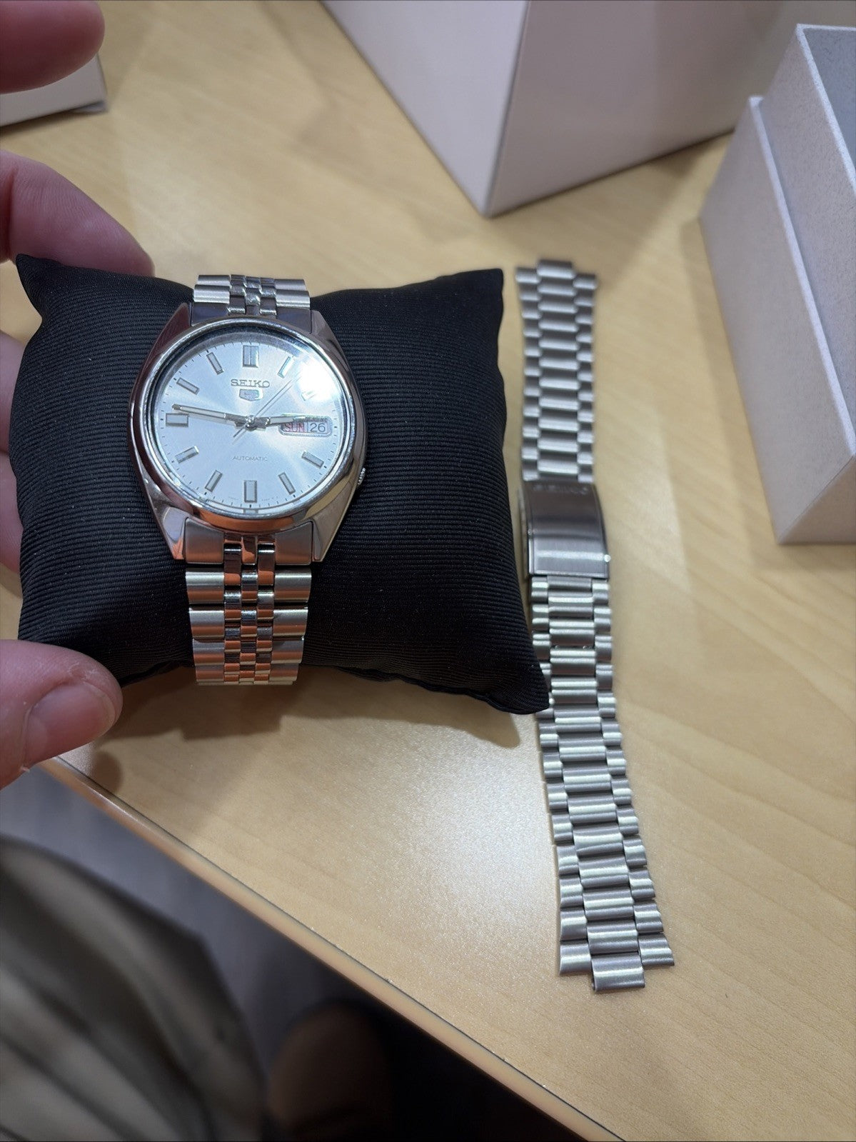 Seiko 5 38mm 5675-SNXS73  Automatic DayDate Stainless  Men's Xtra Band With Box