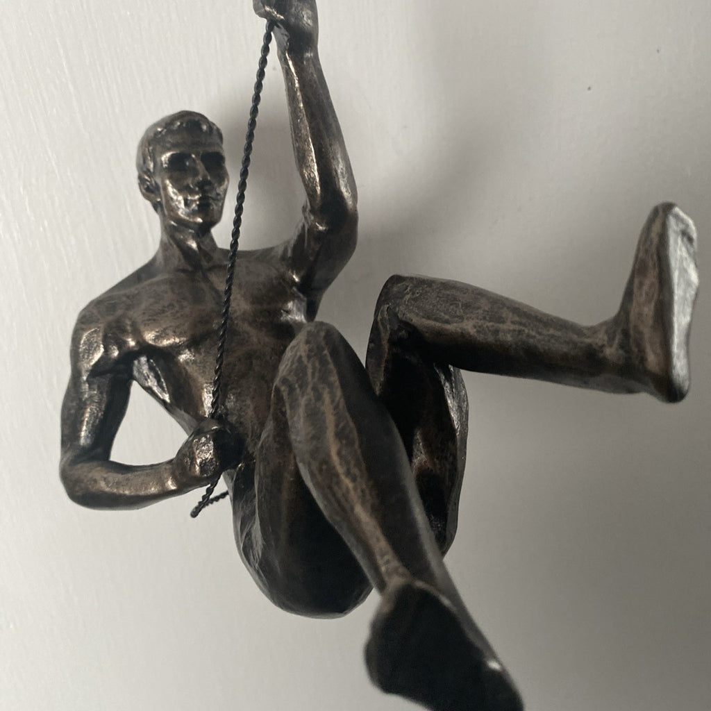 Modern Hanging Wall Figurines 'The Alpinist', Retro Stylish Resin Statue