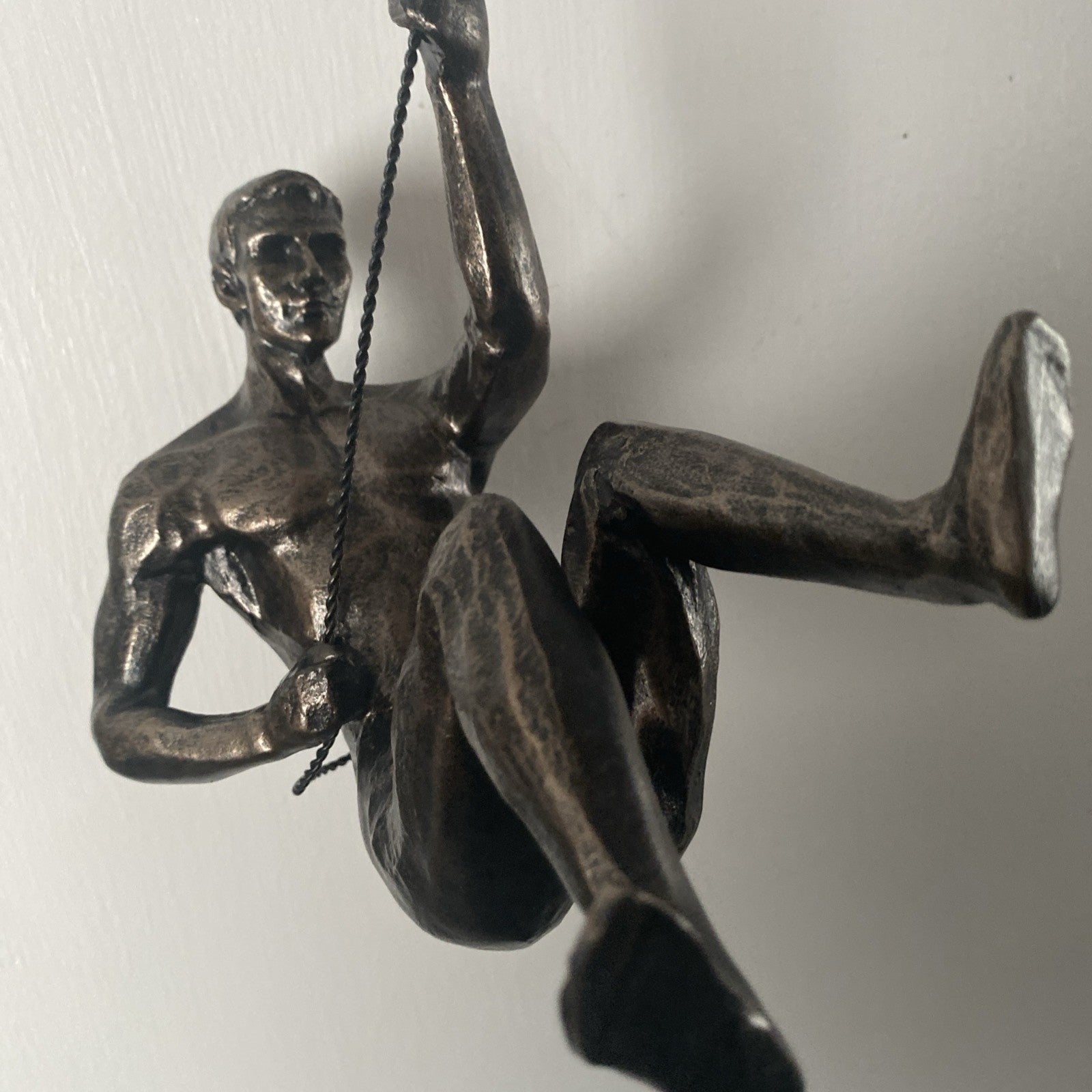 Modern Hanging Wall Figurines 'The Alpinist', Retro Stylish Resin Statue
