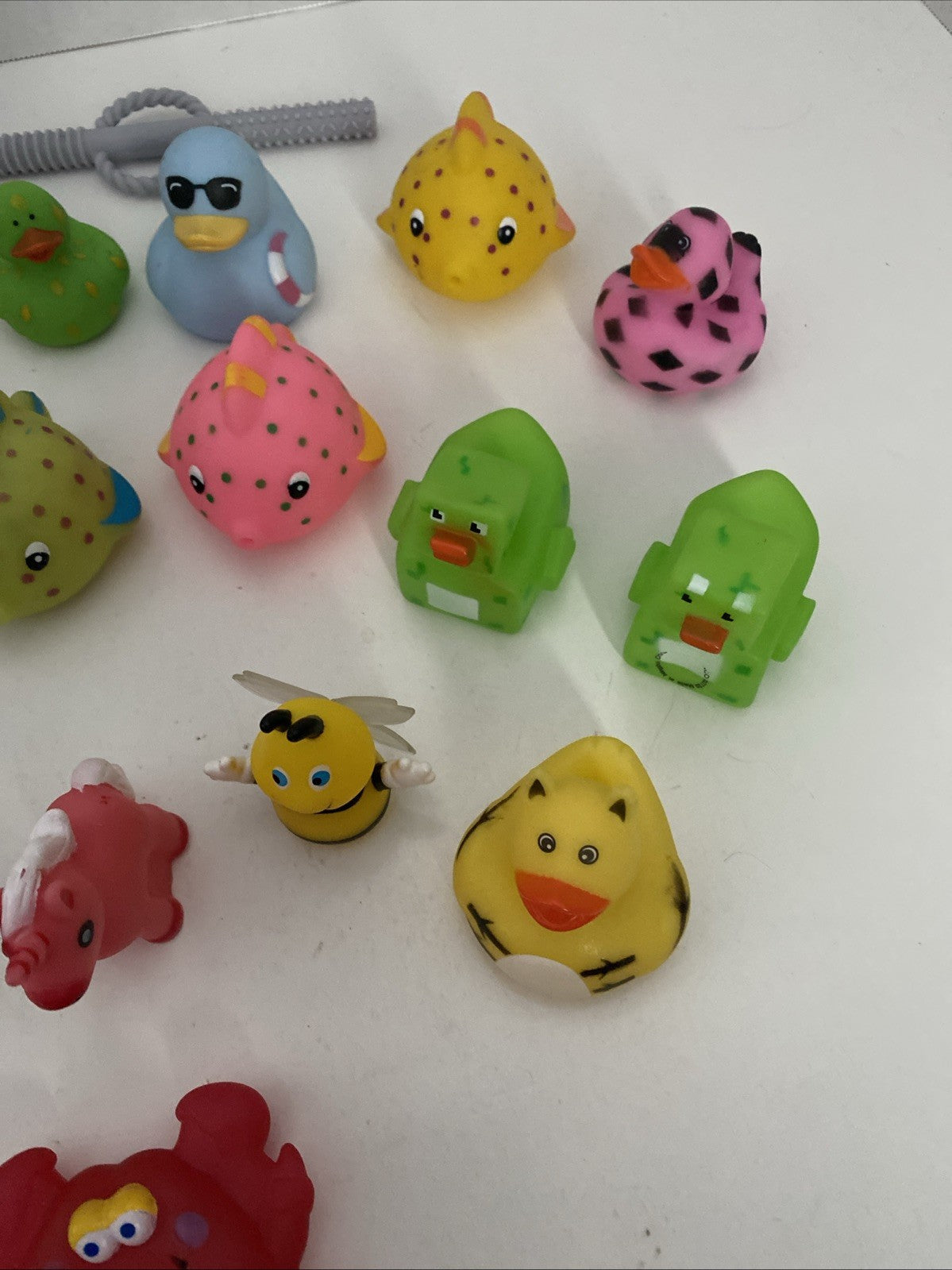MIXED LOT OF 19 Jeep Cruising Cruise Duck Ducking RUBBER DUCKY DUCKIE BATH TOY