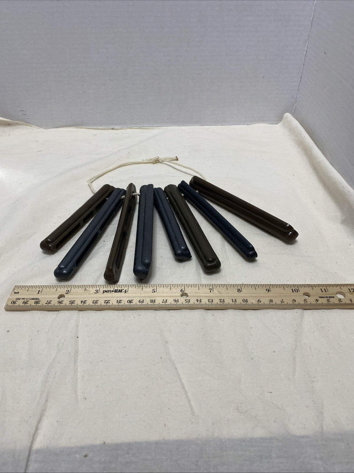 Primos Rattle Sticks  8 Sticks 4 Black 4 Brown