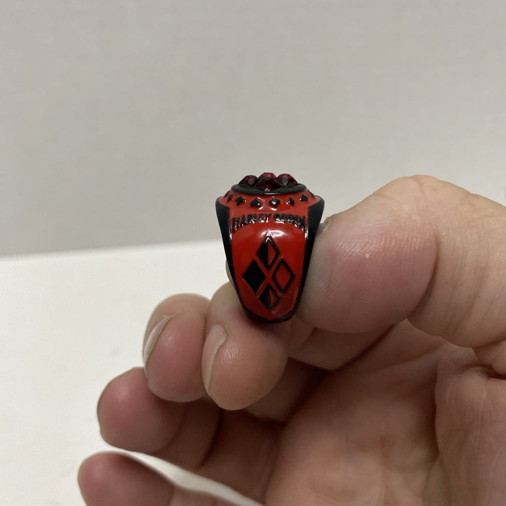 Harley Quinn Diamond Emblem Ring Red & Black Enamel TM & DC Comics 817 Fan