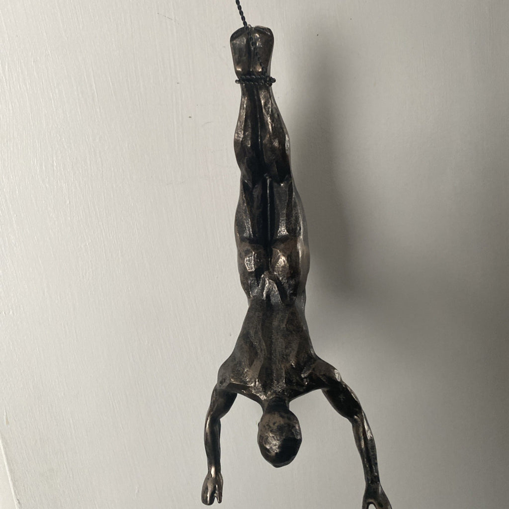 Modern Hanging Wall Figurines 'The Alpinist', Retro Stylish Resin Statue