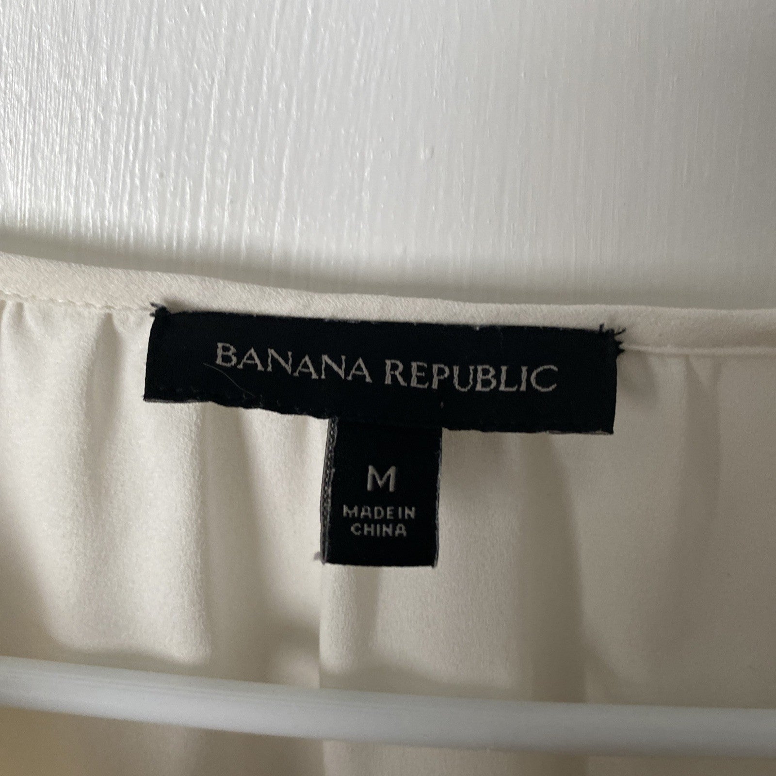 Banana Republic M Cream Lace Top Blouse Bell Long Sleeve Ivory White D-16