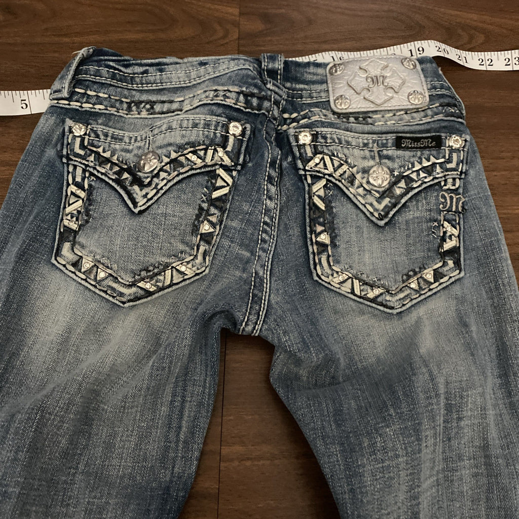 Miss Me Straight Jeans Women’s size 25" X 31" (cut To 25) inseam Free Shipping