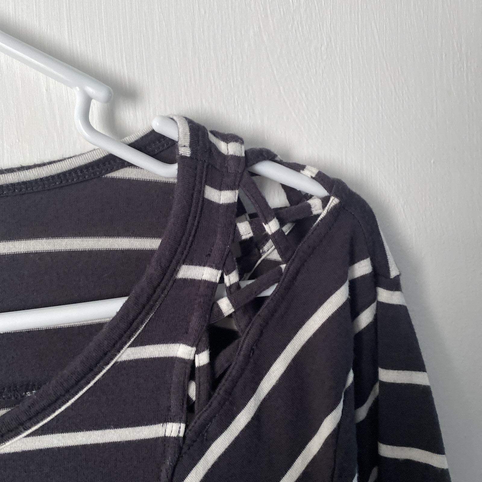 Maurice is 24 seven extra large women’s top longsleeve black white stripes E-007