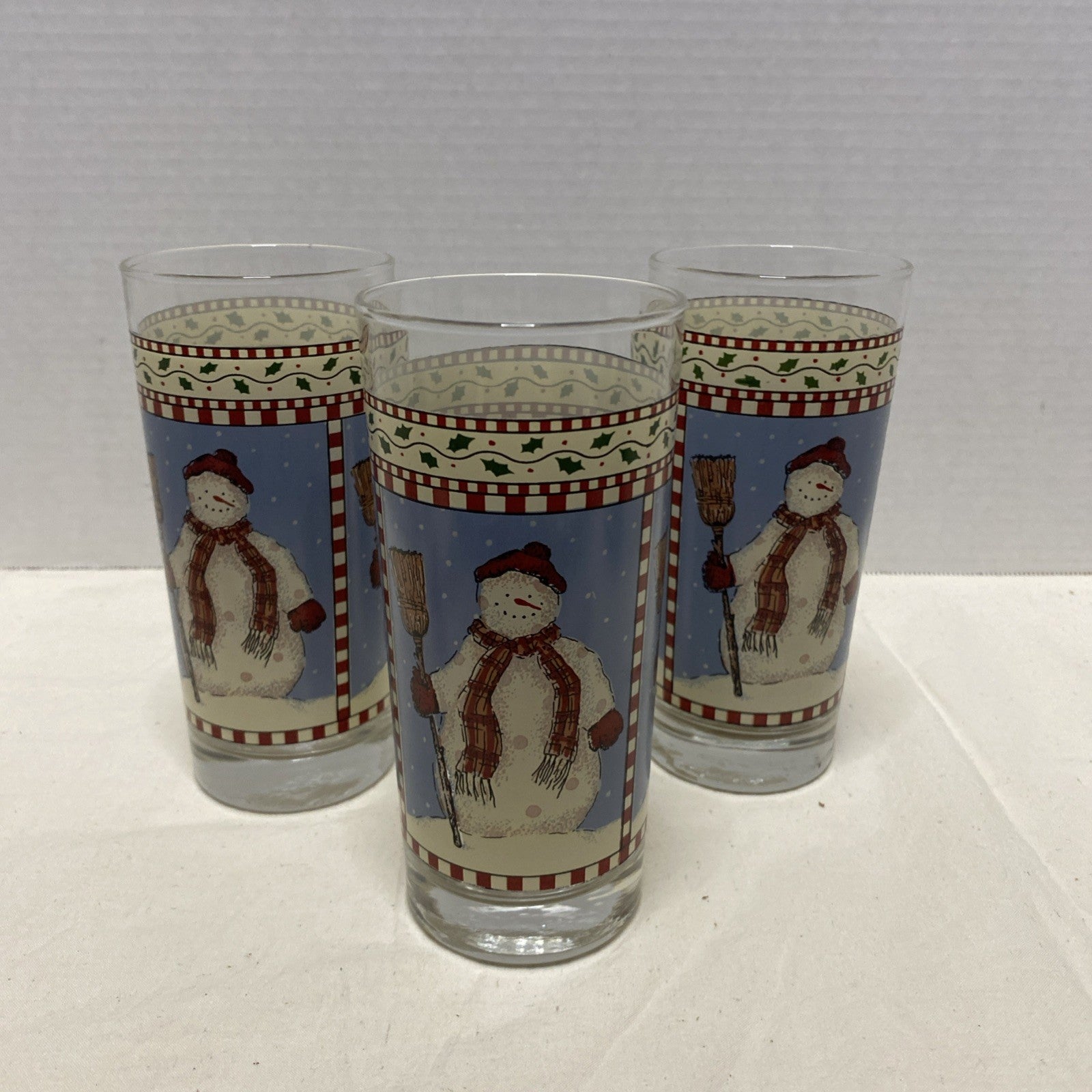 Snowman Glass Winter Holiday Red White Blue Tumbler Sakura Debbie Mumm 12 Oz