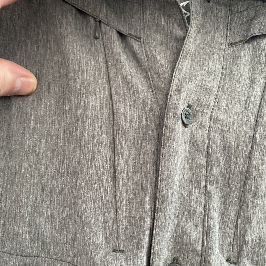 Under Armour extra-large men’s full button up long sleeve gray shirt