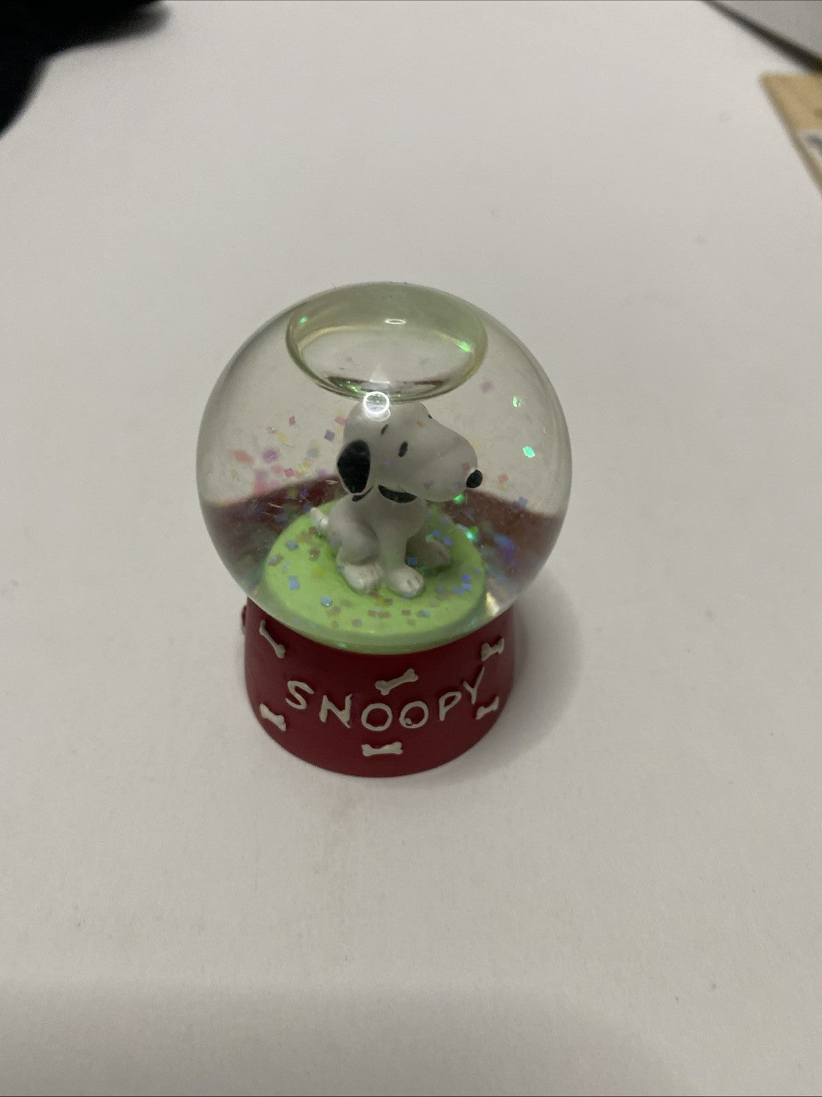 SNOOPY SNOW GLOBE  UNIQUE  RED BASE "SNOOPY" WITH DOG BONES  