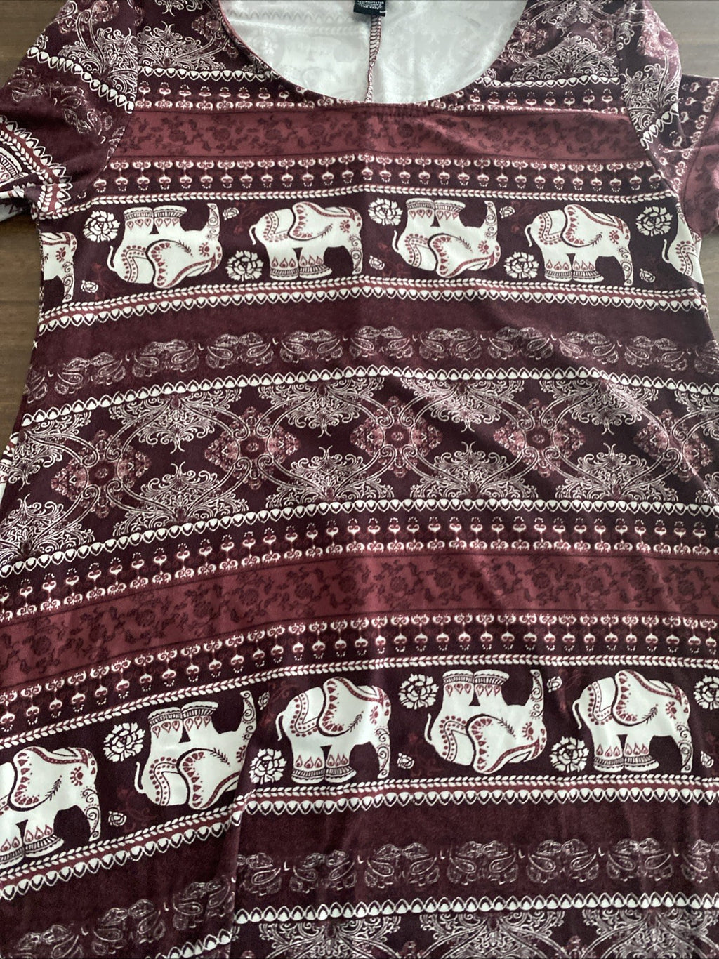 Rue 21 women’s medium long sleeve long T-shirt elephant pattern