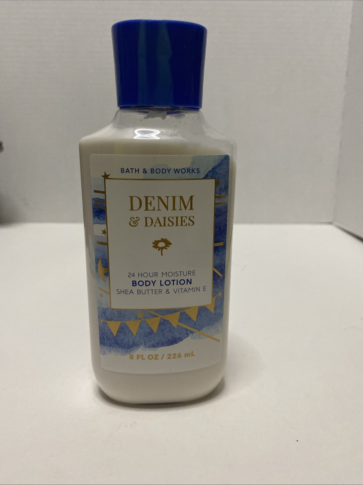 BATH & BODY WORKS DENIM & DAISIES BODY LOTION 8 FL OZ