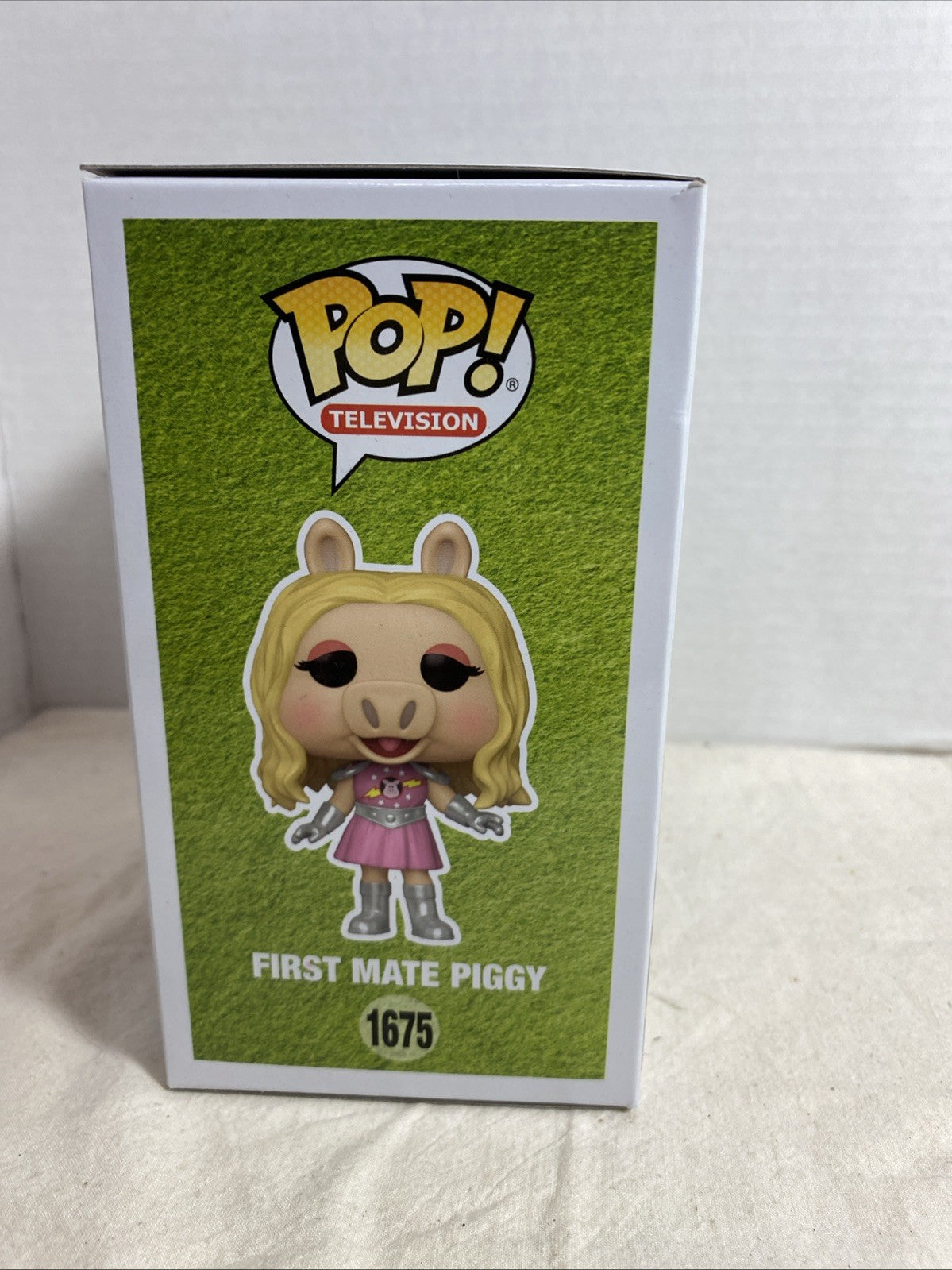 Funko Pop First Mate Piggy #1675 The Muppets w/Protector