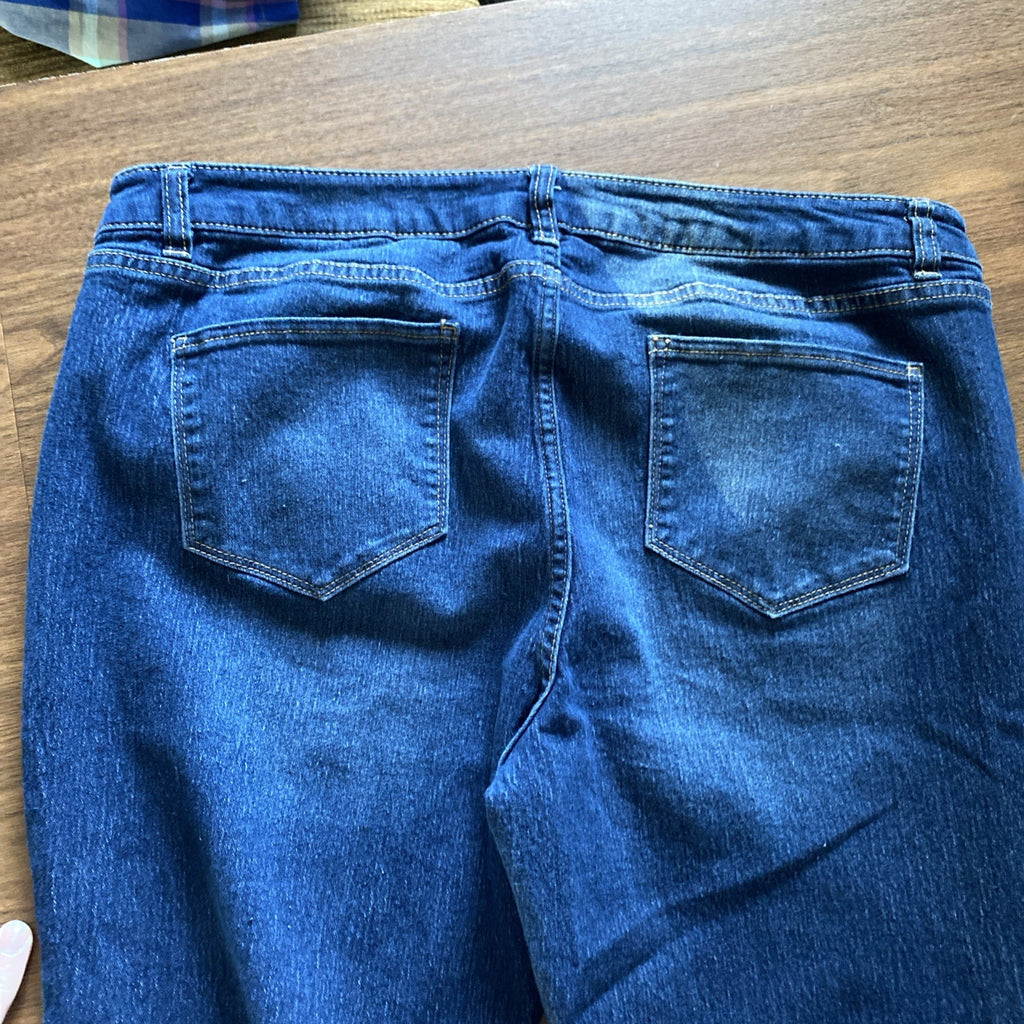 Women’s New York & Company Flat Front Jeans. Size 10P