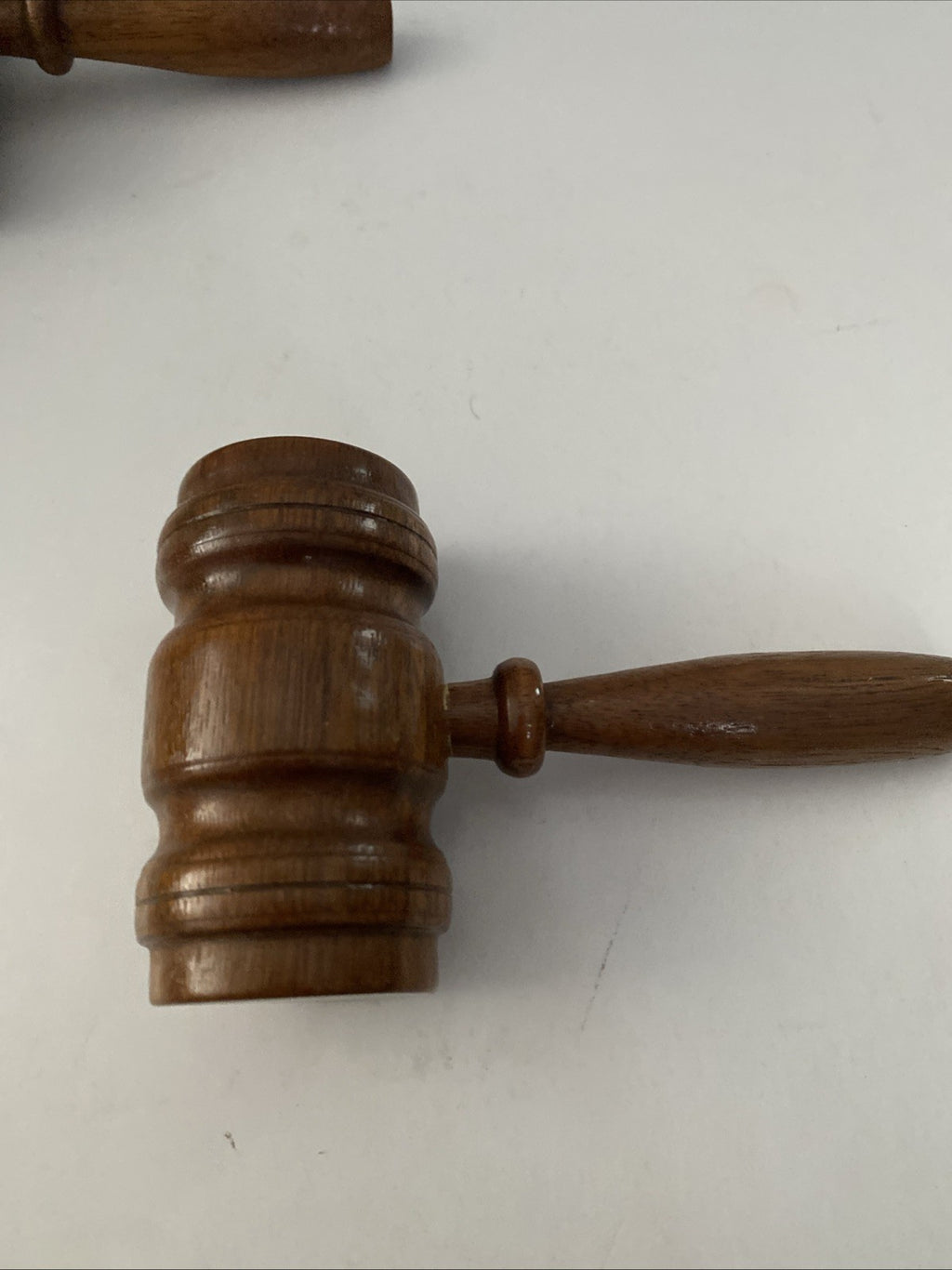 VINTAGE SALT AND PEPPER CRUET SET IN THE FORM OF GAVELS  Judge