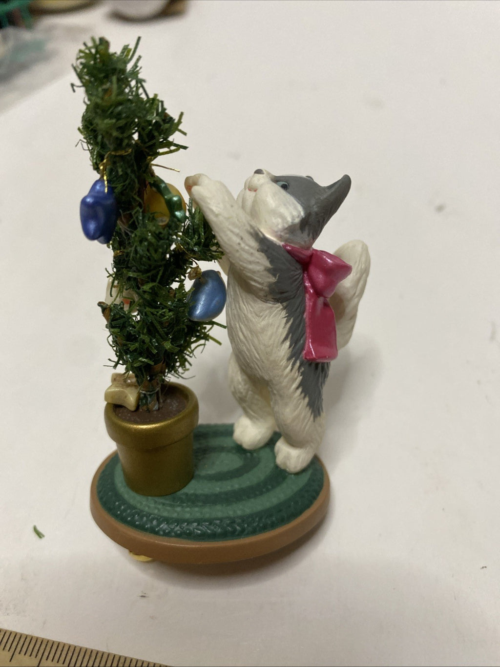 Hallmark  Mischievous Kittens Clip-On  2004 Ornament