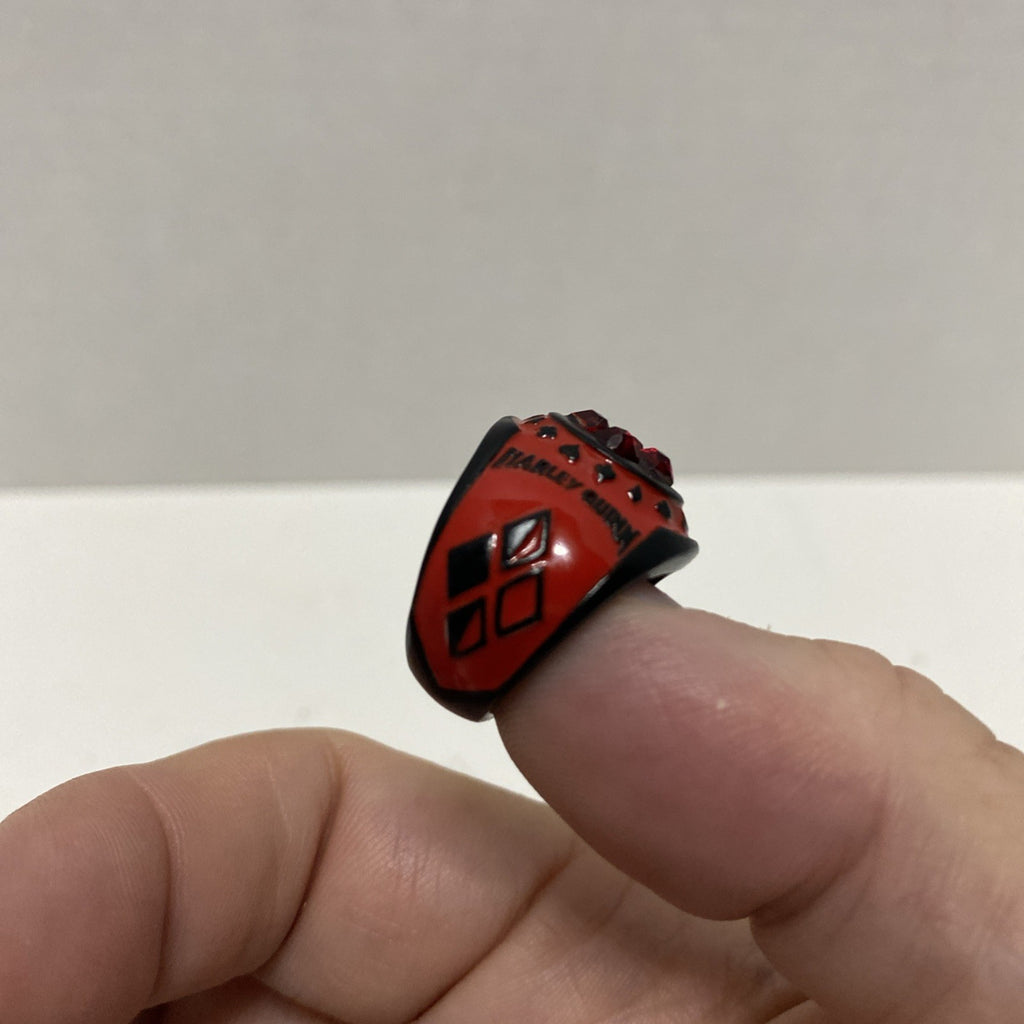 Harley Quinn Diamond Emblem Ring Red & Black Enamel TM & DC Comics 817 Fan