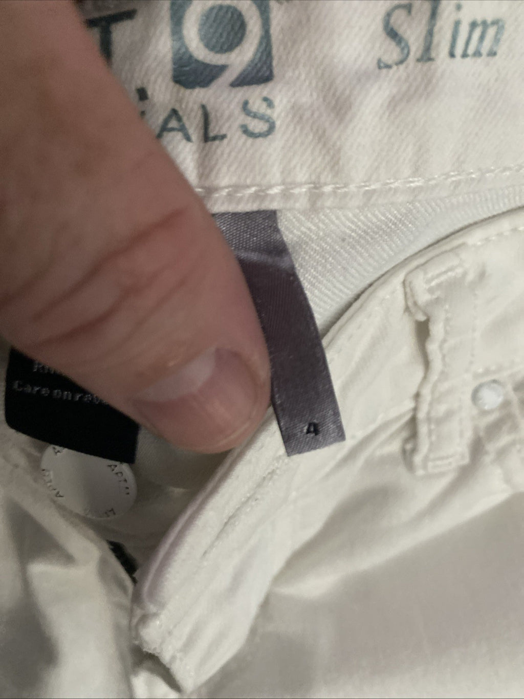 Apt. 9 Womens Size 4 Mid Rise Capri Light Wash White Denim Jeans