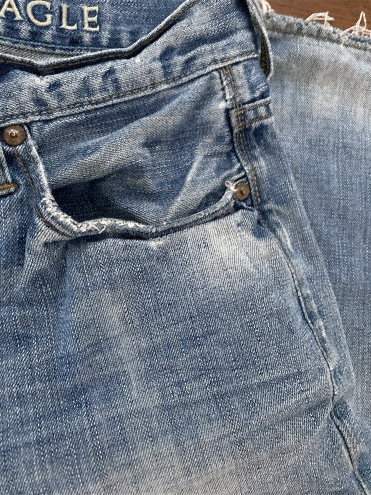 AMERICAN EAGLE Men’s Airflex + Skinny 30x32  Distressed Destroyed Denim  Jeans
