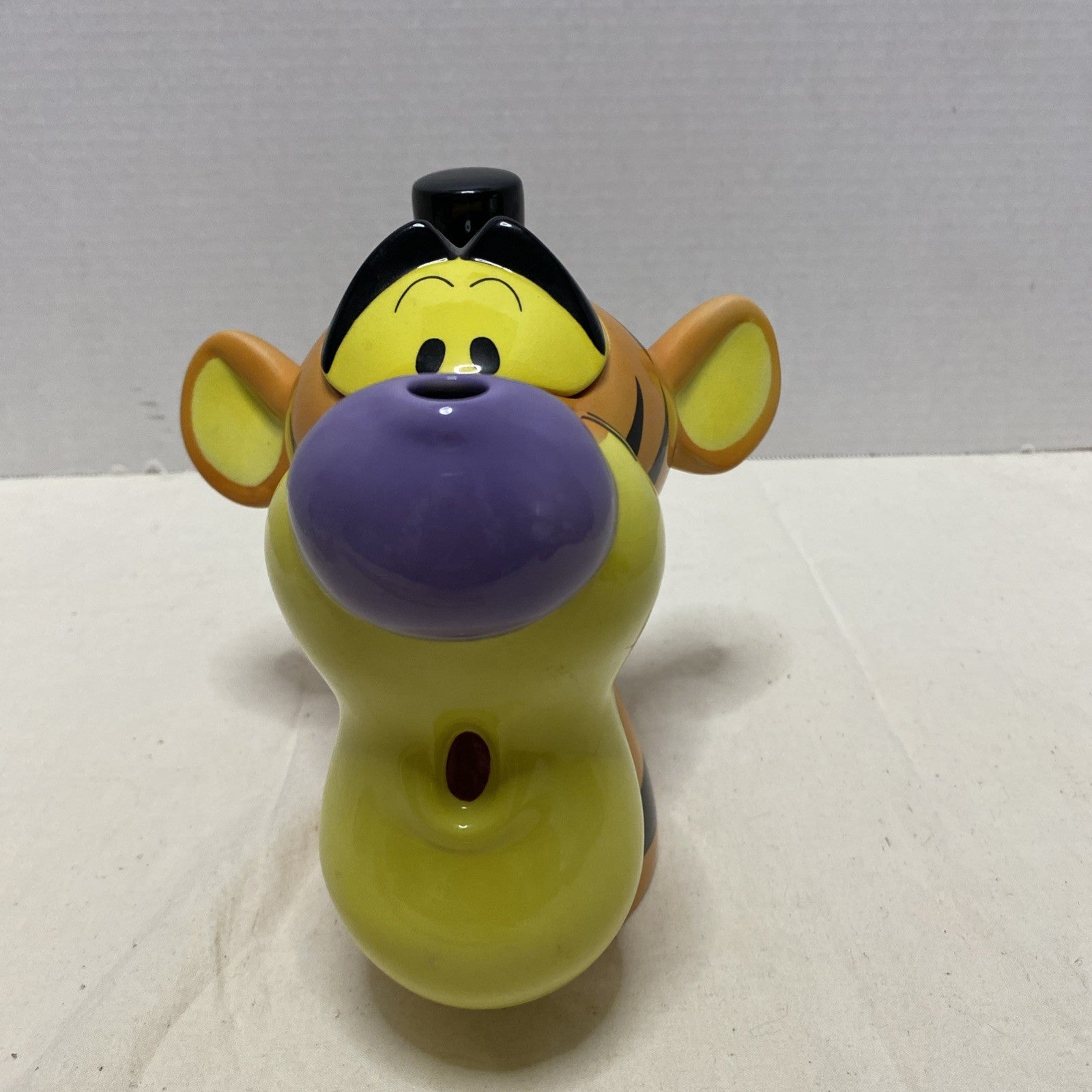 VTG DISNEY CHARACTER SHOWCASE TIGGER'S HEAD TEAPOT 2001 Limited Edition