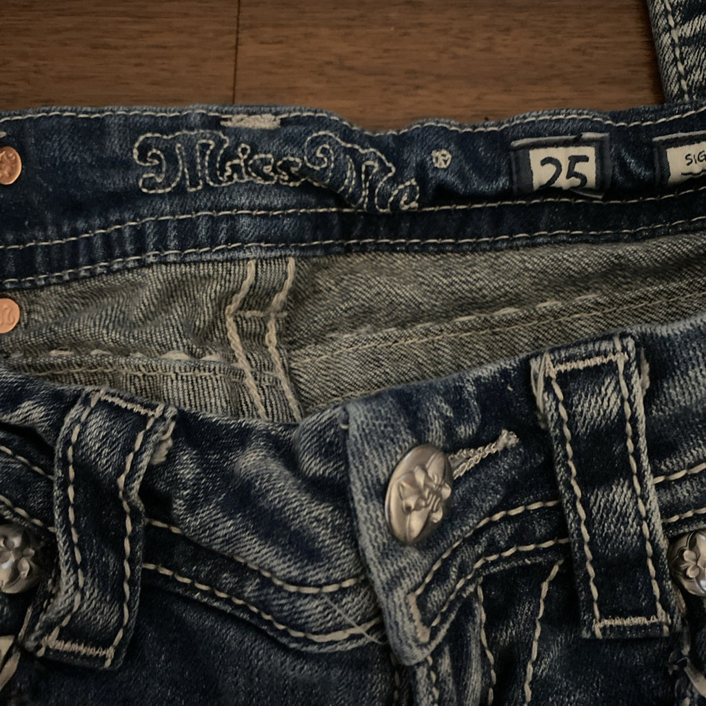 Miss Me Boot cut Jeans Women’s size 25" X 31" (cut To 25) inseam Free Shipping
