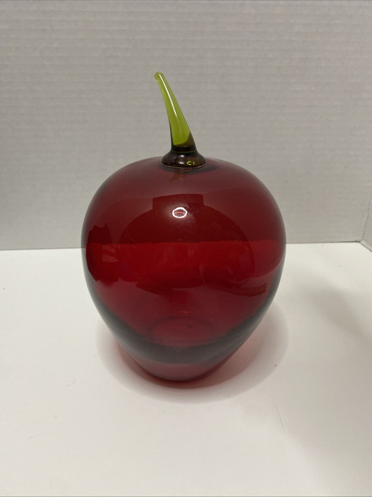 Beautiful Vintage Viking Art Glass Red Apple w/Green Stem 7"H