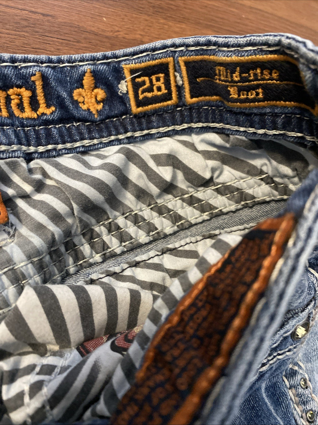 rock revival jeans womens 28x32 bootcut Mid-rise Yanka