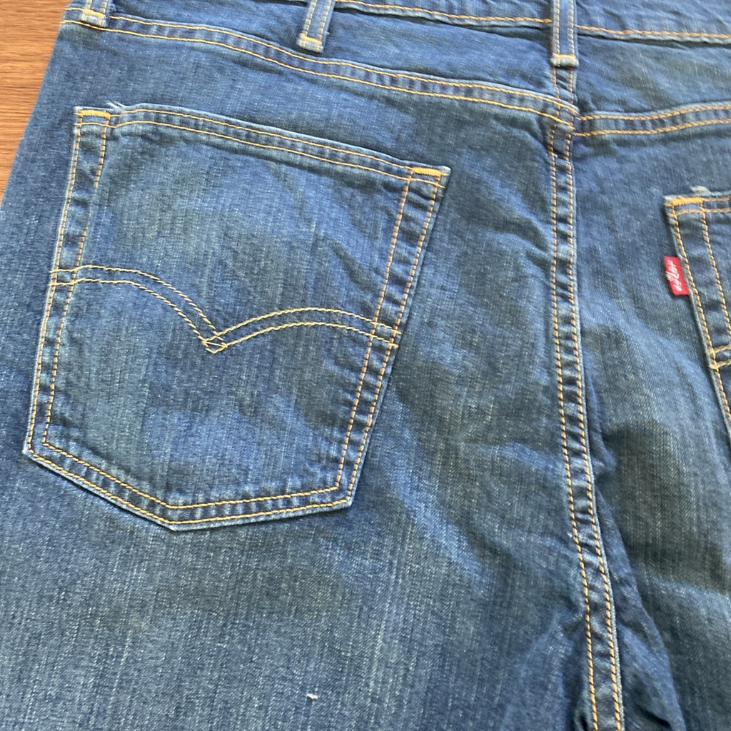 Levi 513 blue jeans men’s 38 X 34 free shipping