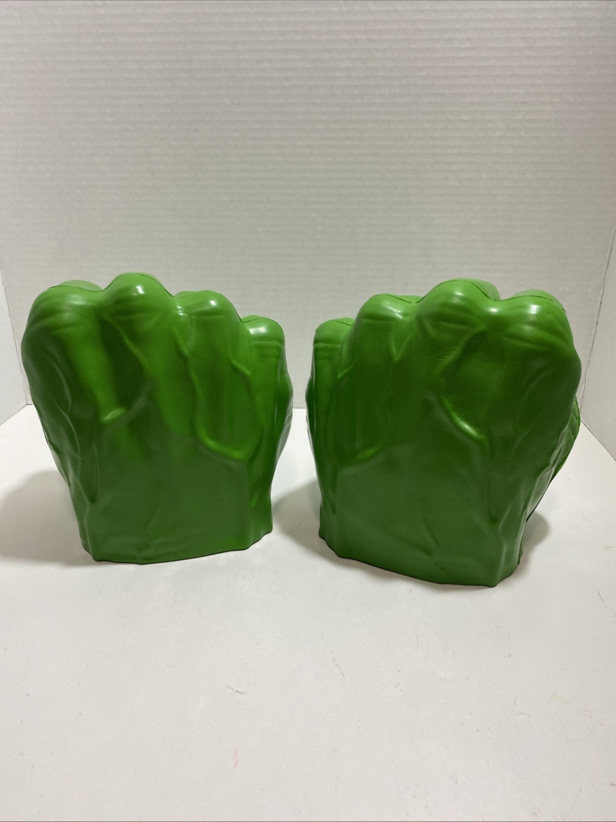 Avengers The Incredible HULK SMASH FISTS Hasbro Marvel 2023 Foam Hands