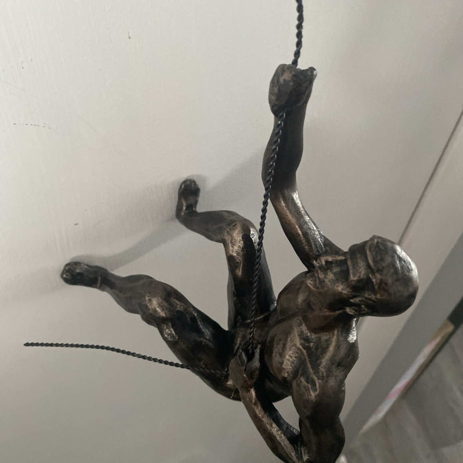 Modern Hanging Wall Figurines 'The Alpinist', Retro Stylish Resin Statue