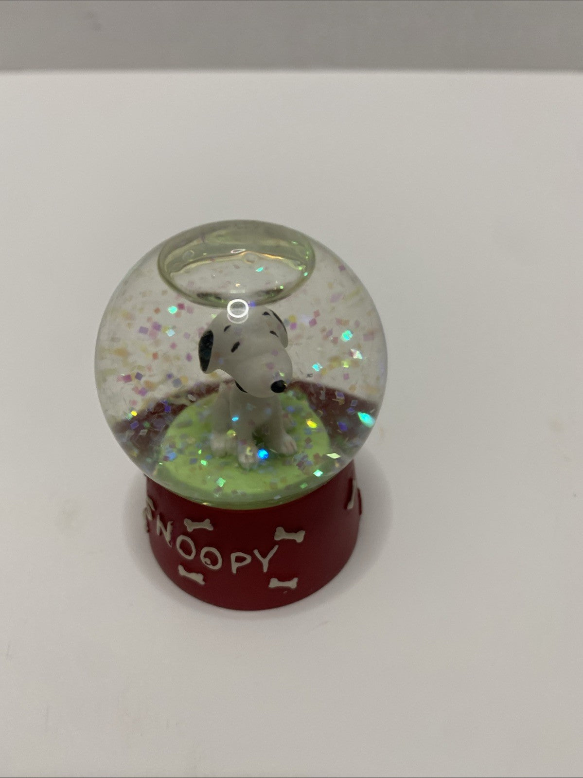 SNOOPY SNOW GLOBE  UNIQUE  RED BASE "SNOOPY" WITH DOG BONES  