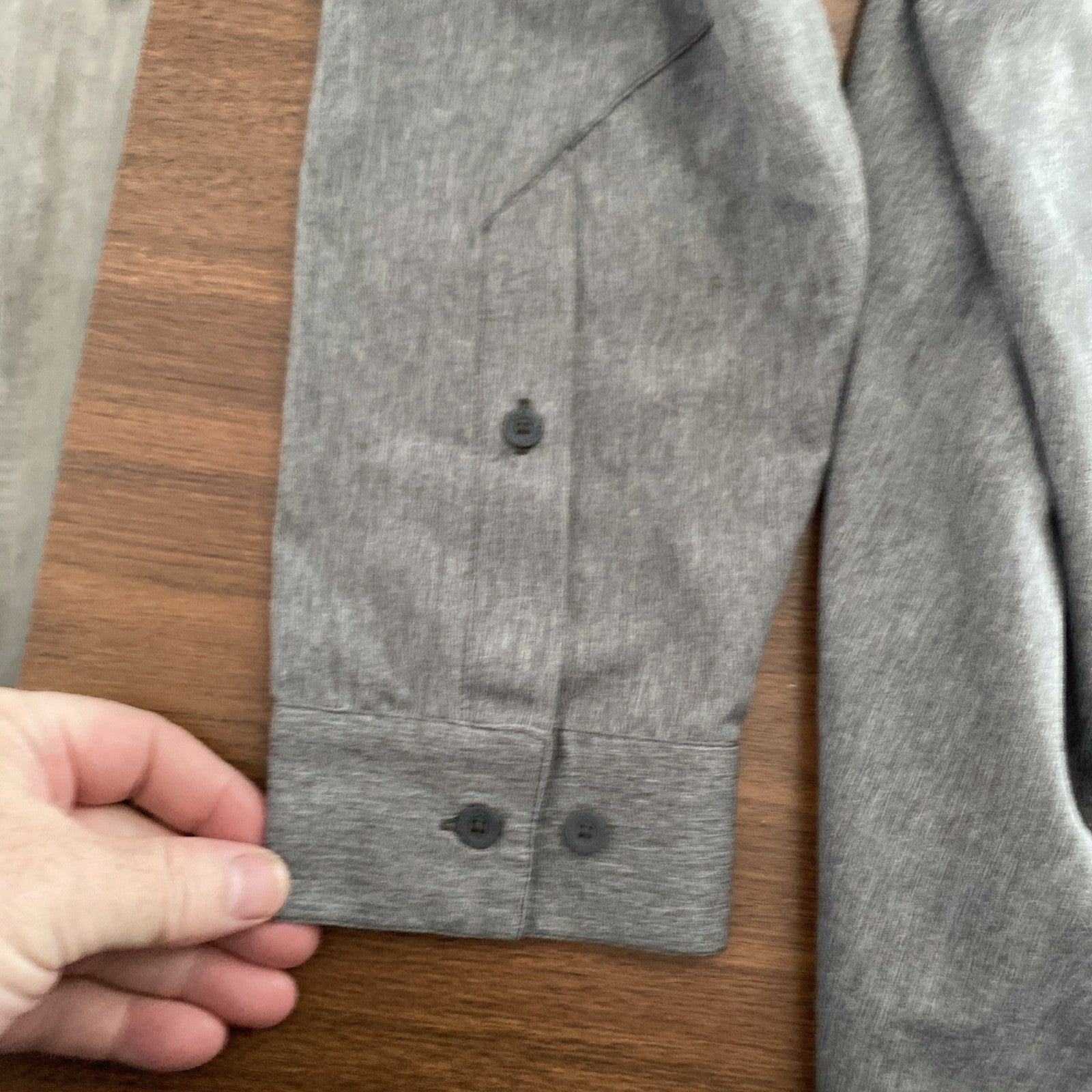 Under Armour extra-large men’s full button up long sleeve gray shirt