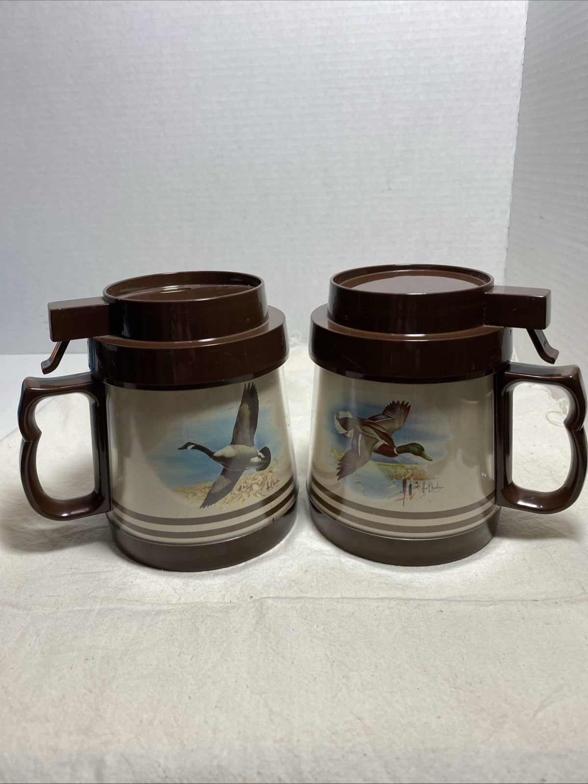 2 Vintage Thermo Serv Les Kouba Canadian Goose & Mallard Duck Spill Proof Mugs