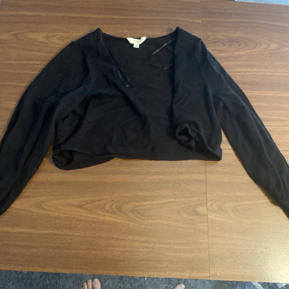 Tara and Skye women’s 14 W sweater midriff cut long sleeve black