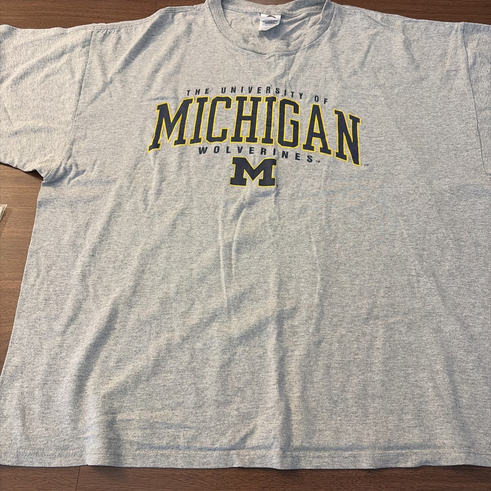 Men’s 2XL University Of Michigan Wolverine Short Sleeve Gray T-Shirt