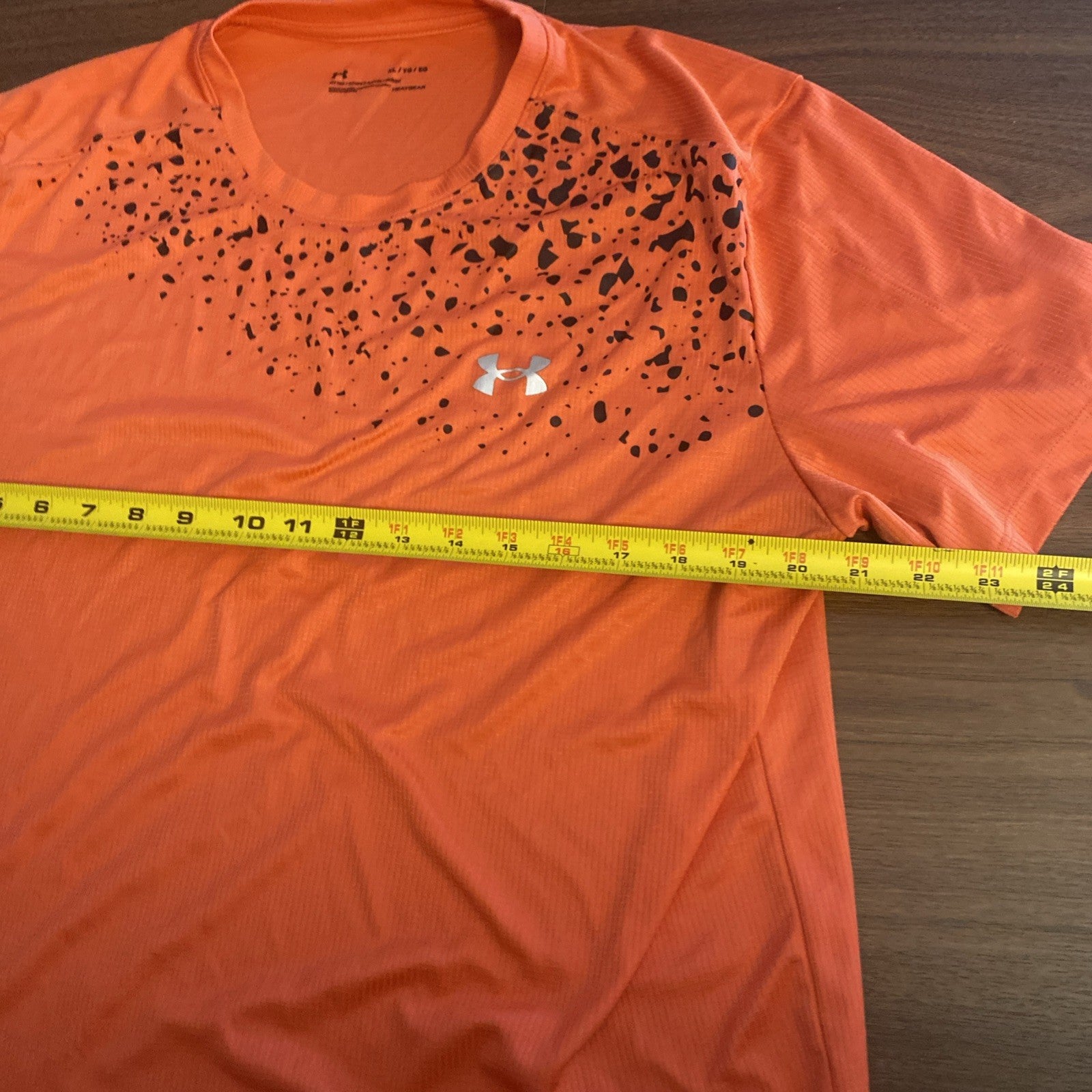 Men’s Under Armor Large Shirt 