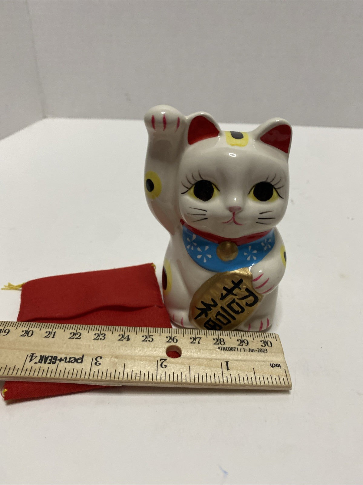 White Japanese Pottery Maneki Neko Beckoning Money Good Fortune Lucky Cat Bank