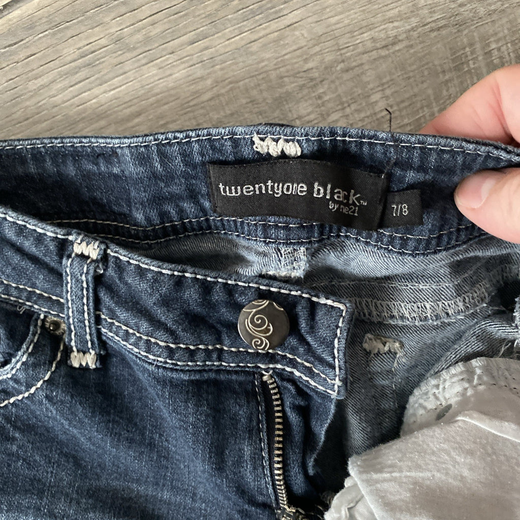 21 black women’s denim distressed jeans size 7/8