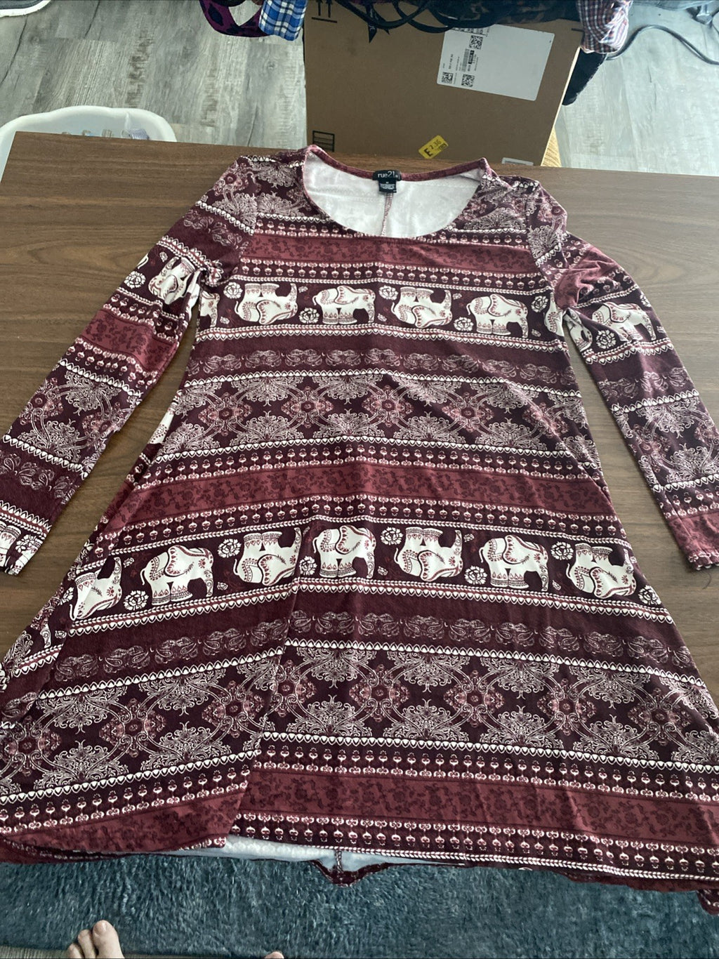 Rue 21 women’s medium long sleeve long T-shirt elephant pattern