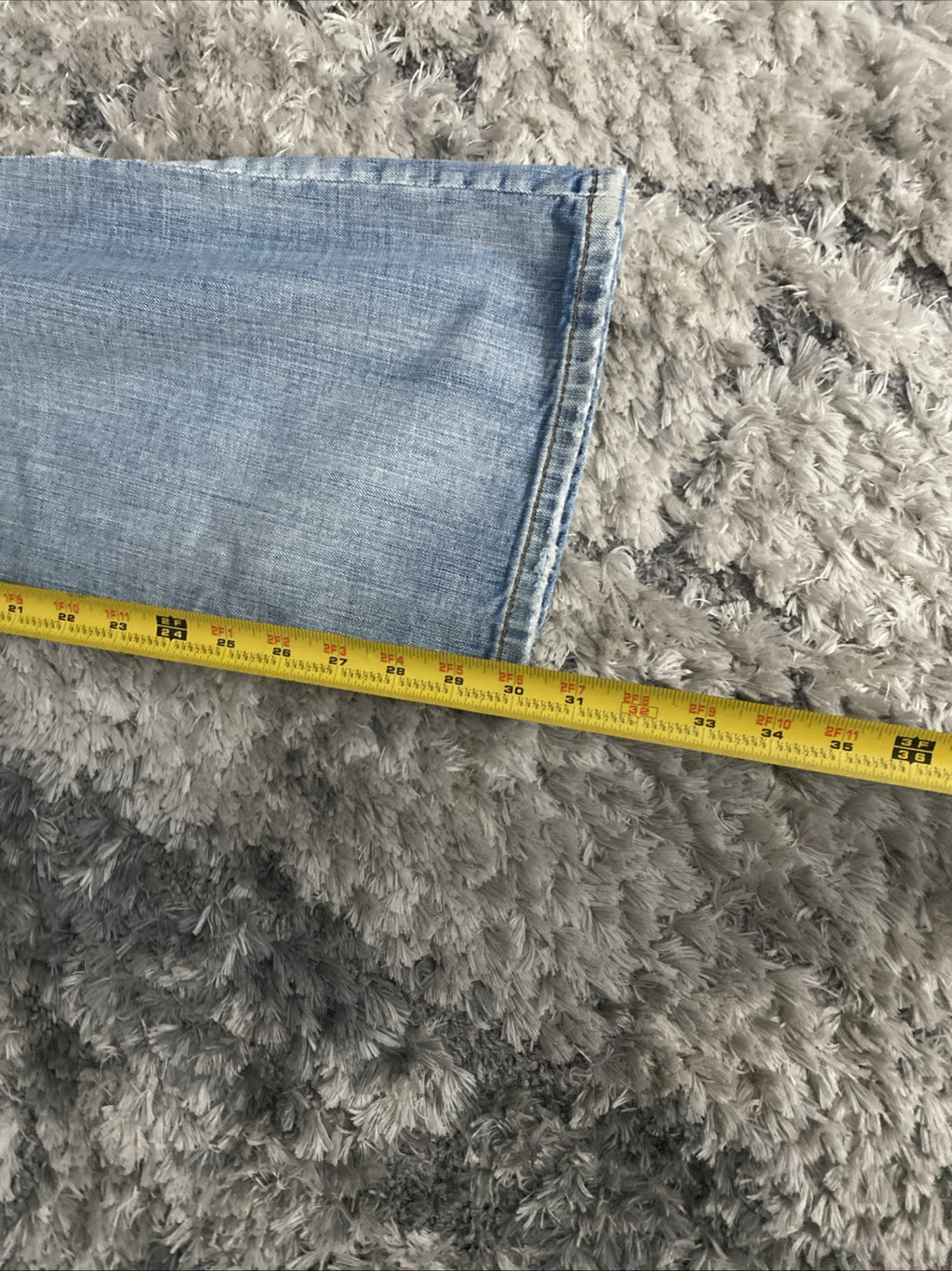 American Eagle Outfitters Women's Size 8 Distressed Jeans. Nice.