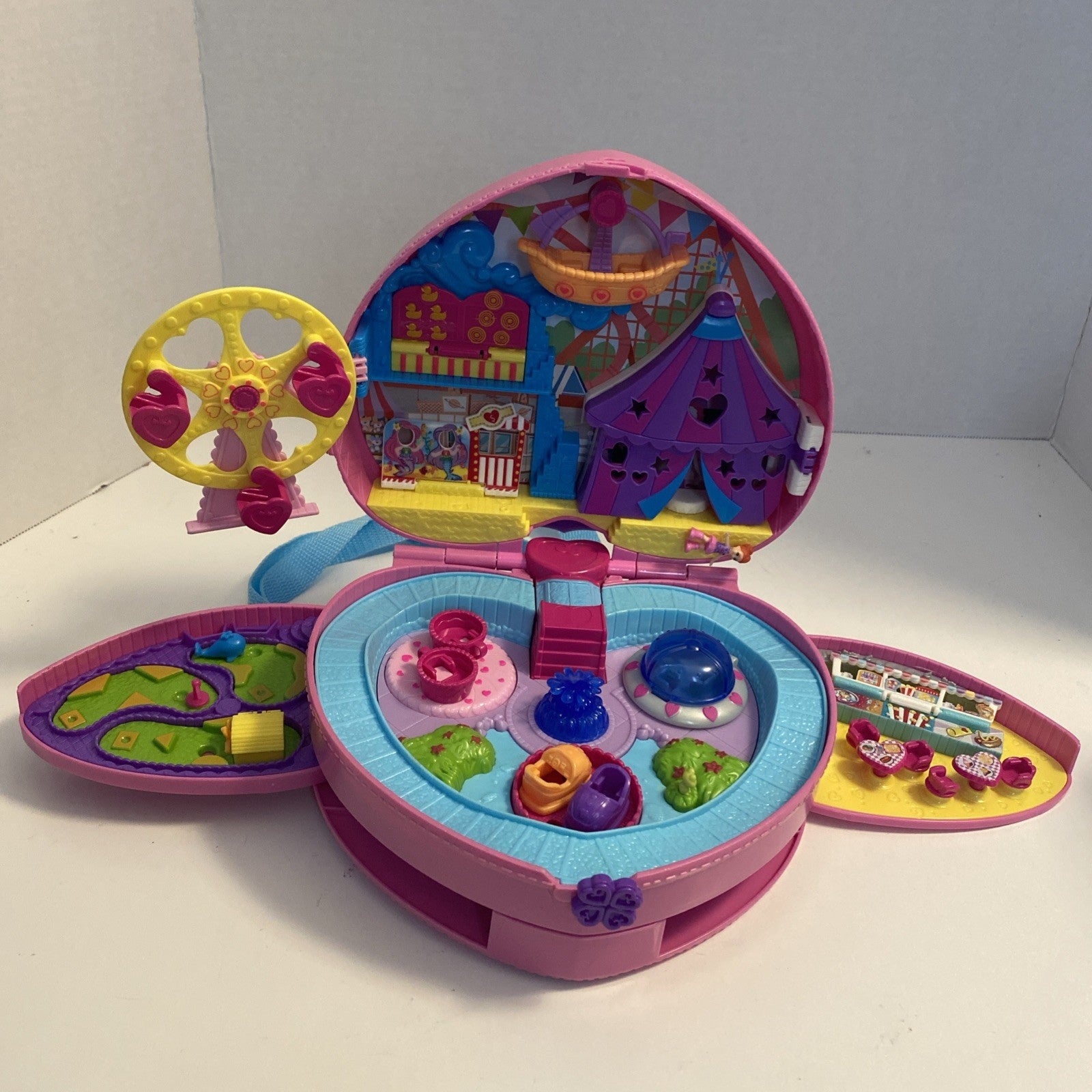 2019 Polly Pocket Tiny is Mighty Theme Park Heart Backpack Carry Case Pink M