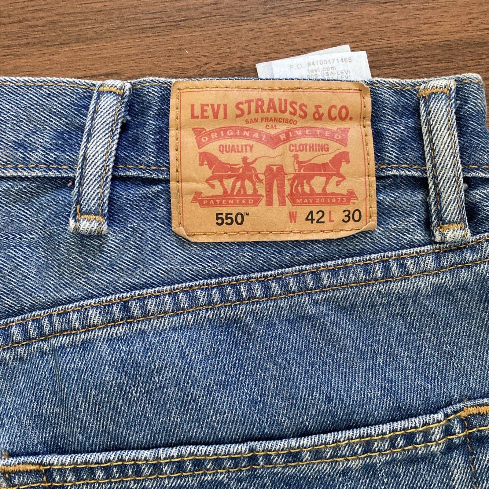 Levi's 550 Relaxed Fit Straight Denim Blue Jeans Mens Size 42X30 Very Nice!