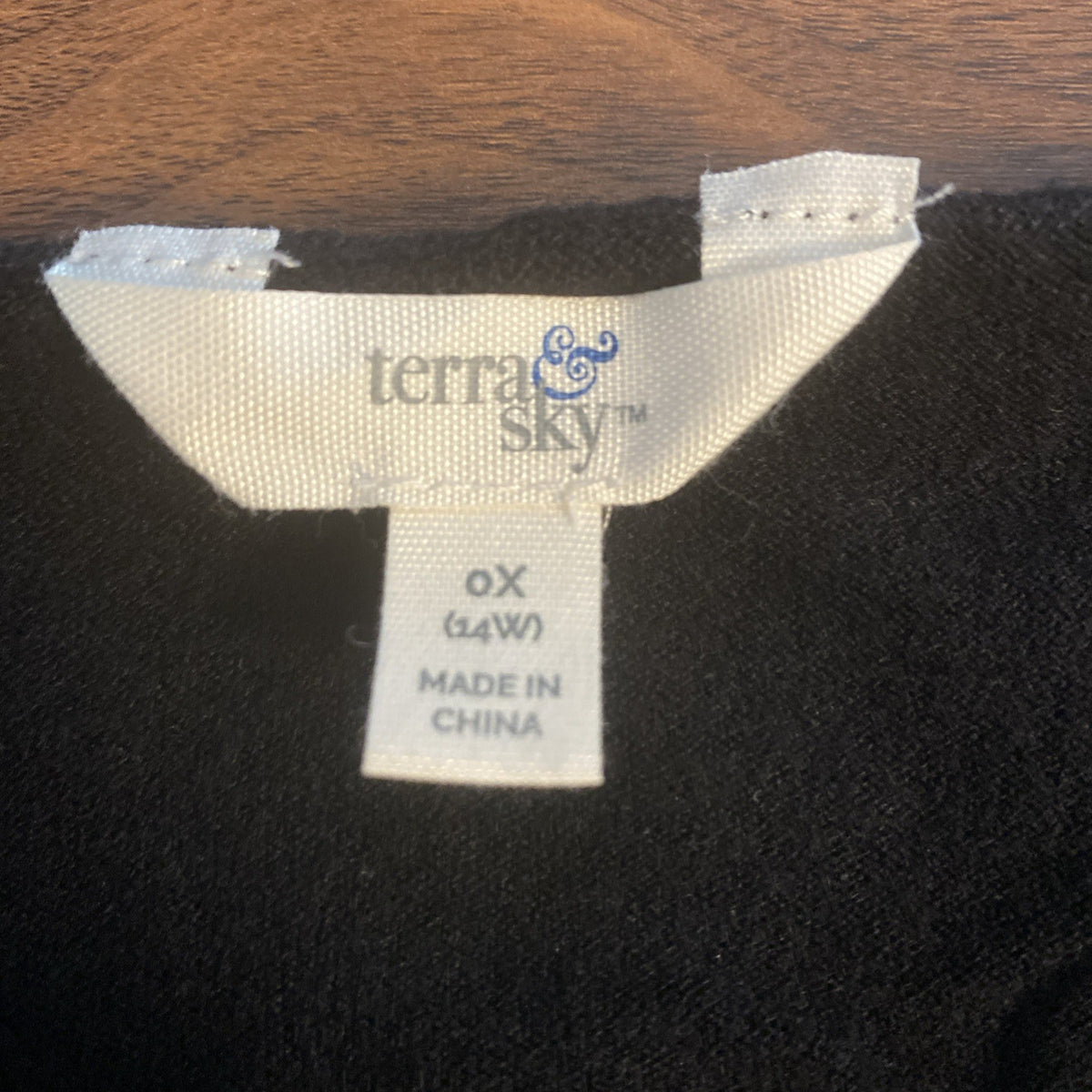 Tara and Skye women’s 14 W sweater midriff cut long sleeve black