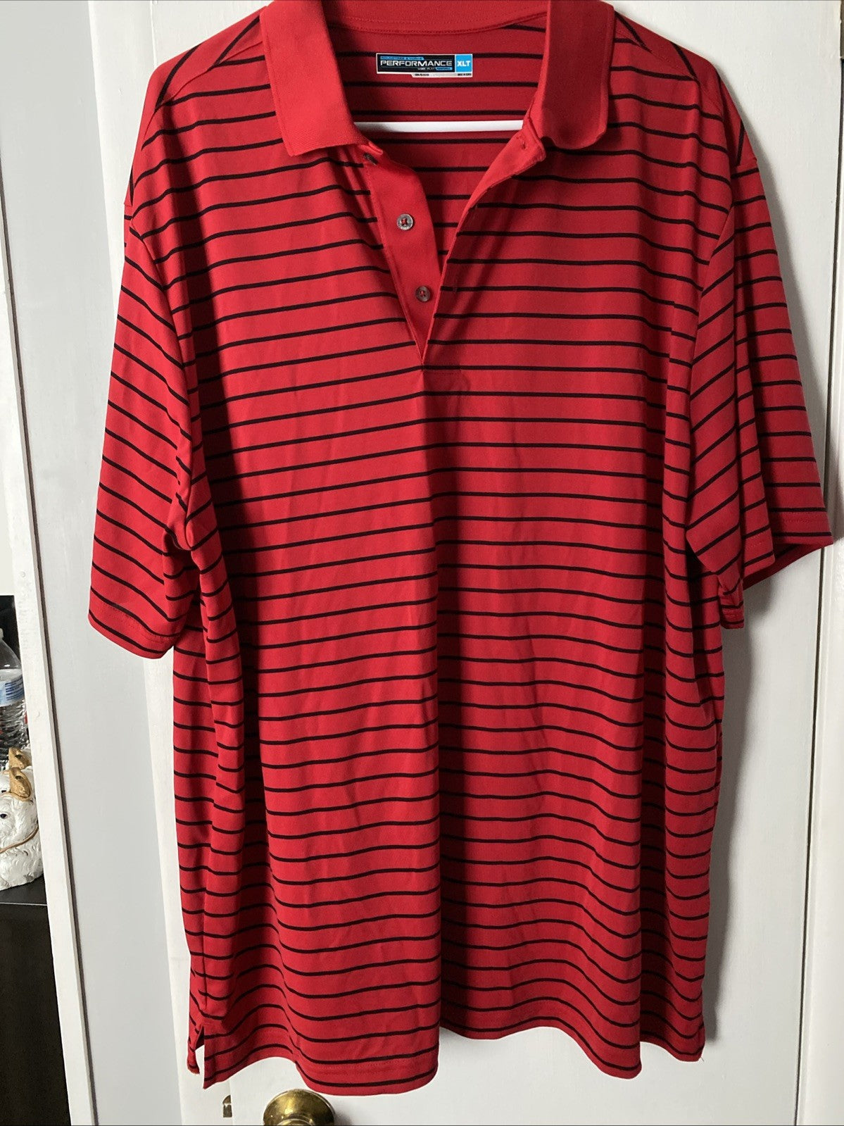 Roundtree and York men’s performance extra large tall short sleeve red button up